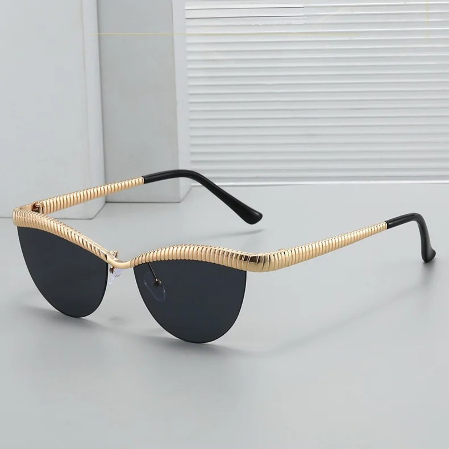 Minerva Fluted Frame