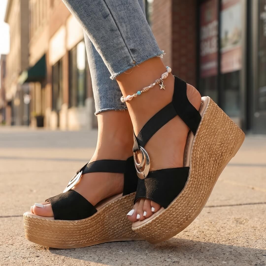 Céleste Crescent Wedge
