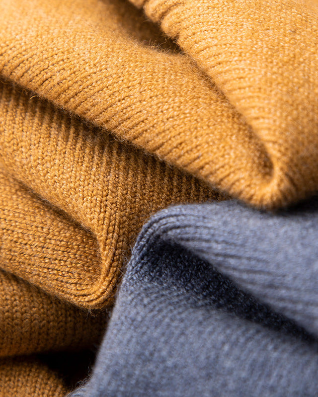 Knit V-Neck in Italian Cashmere Blend