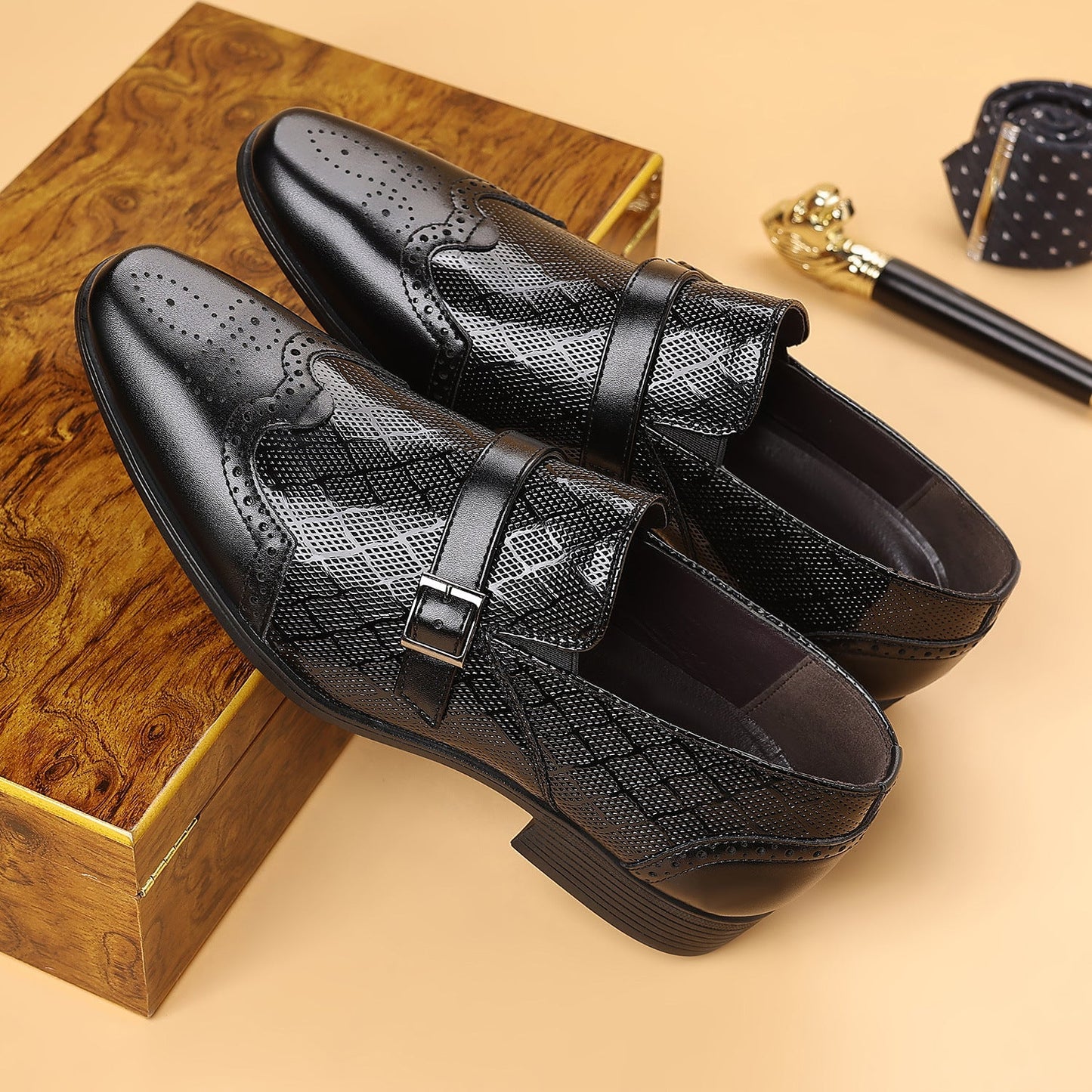Serpentine Detail Dress Shoe