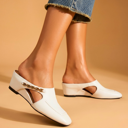 The Chambord — Chain-Trim Cutaway Leather Slide