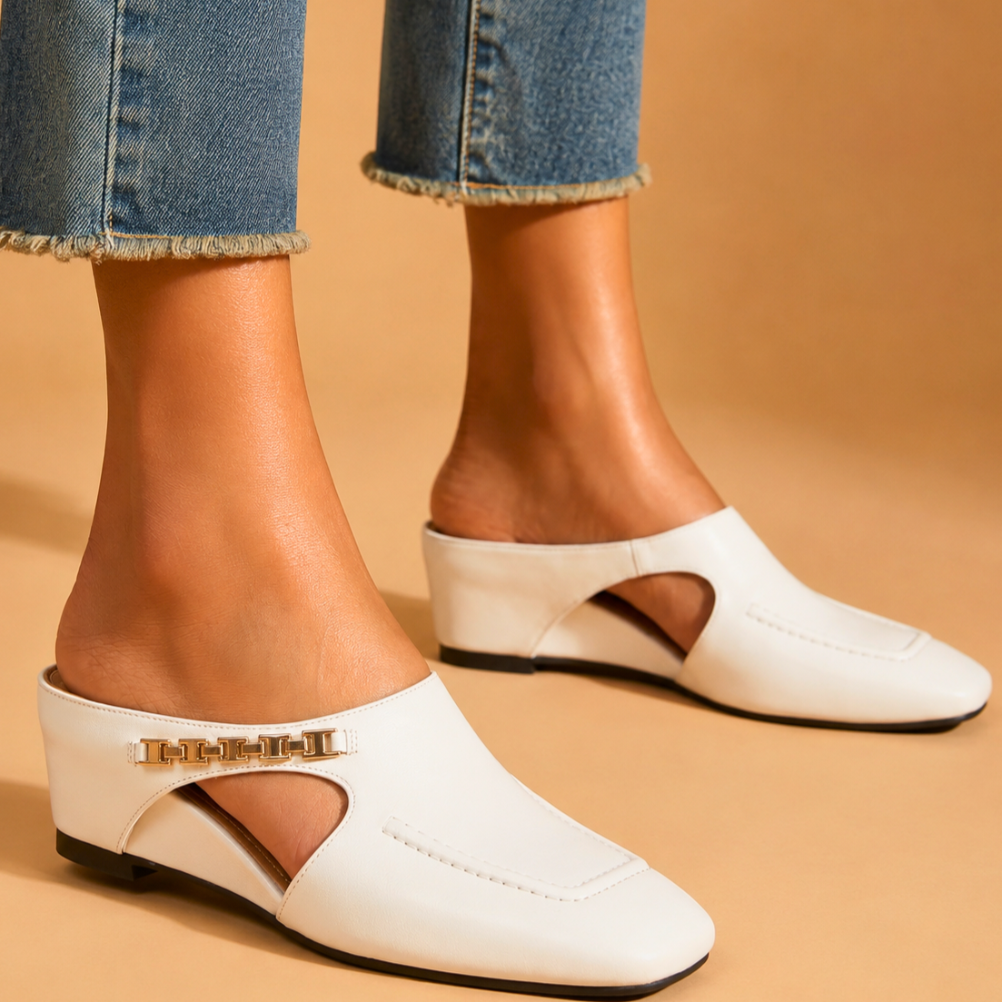 The Chambord — Chain-Trim Cutaway Leather Slide