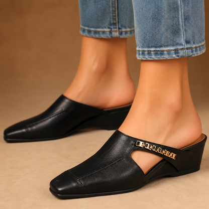 The Chambord — Chain-Trim Cutaway Leather Slide