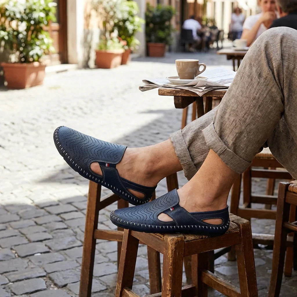 Le Flaneur Navy Cut-Out Loafer